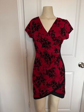 Crave Fame by Almost Famous Red Floral Print Short Sleeve Bodycon Wrap Dress